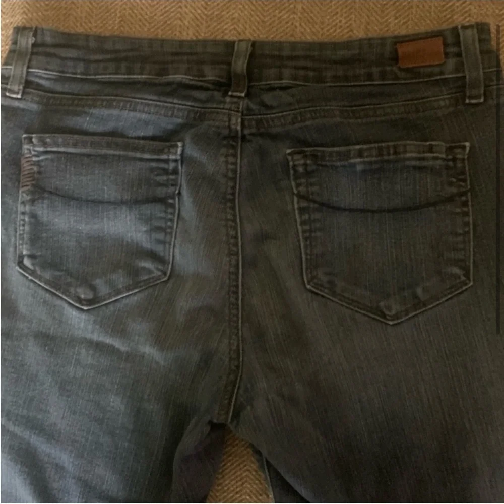 Excellent Preowned Condition Paige Skyline Skinny Jeans Size 31.